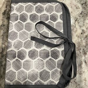 New Thirty-One Shine On jewelry case with 2 mesh bags for delicate items